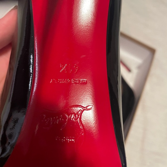 Christian Loubs, Red bottoms - Picture 2 of 5